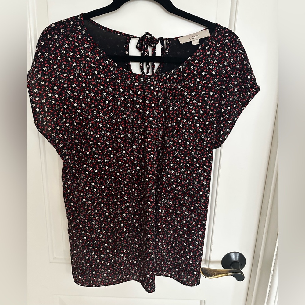 LOFT black, red, white, Cap Sleeve Tie back Blouse. Size Small